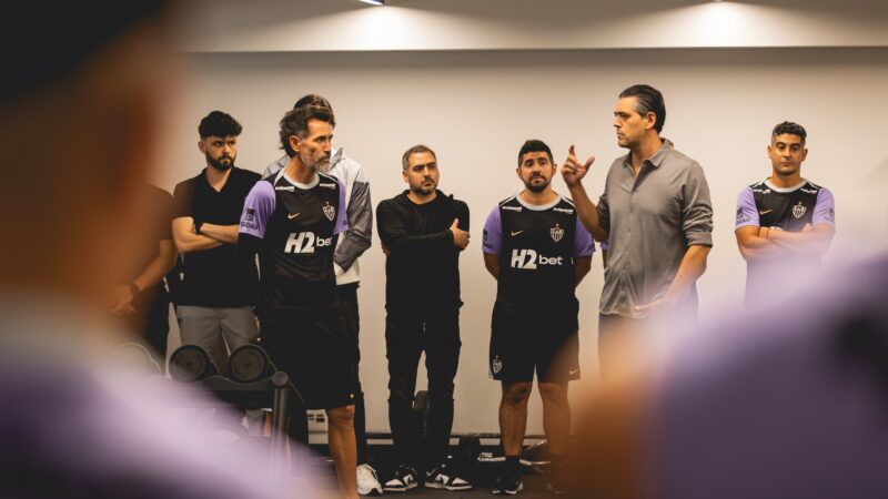 Com novo técnico, Atlético-MG muda foco por reforços perto do fim da janela de transferências