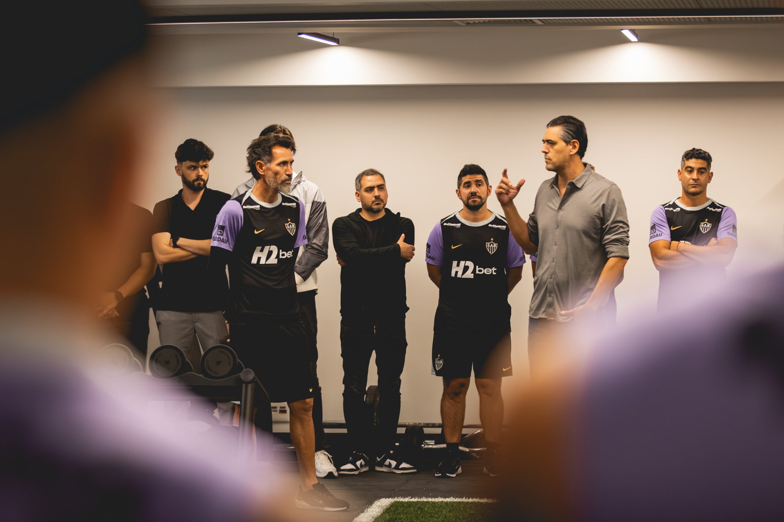 Com novo técnico, Atlético-MG muda foco por reforços perto do fim da janela de transferências