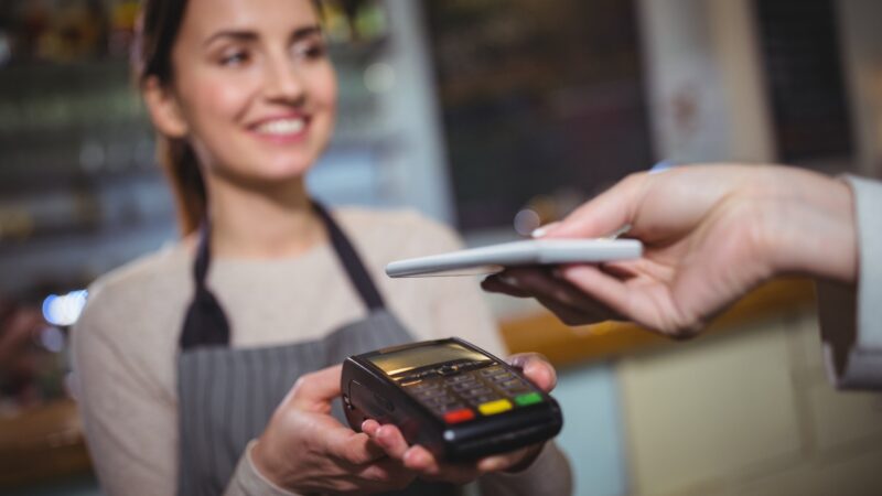 Novas regras do vale-refeição e alimentação: preços vão cair? O que muda para trabalhador?