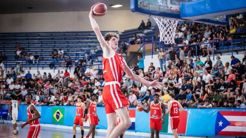 Gigante da seleção sub-16 canadense já alcançou os jogadores mais altos da história da NBA; veja vídeo