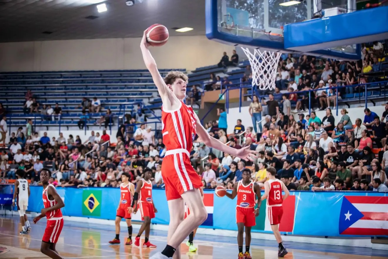 Gigante da seleção sub-16 canadense já alcançou os jogadores mais altos da história da NBA; veja vídeo