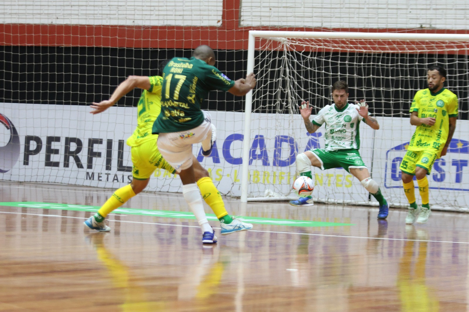 Atlântico vence de virada a Chapecoense em estreia na Supercopa de Futsal