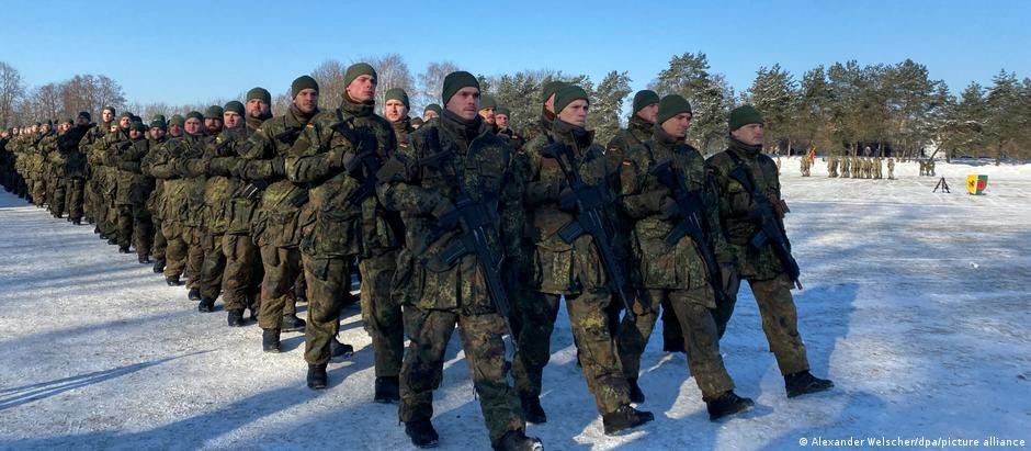 Chefes militares europeus defendem rearmamento contra a Rússia