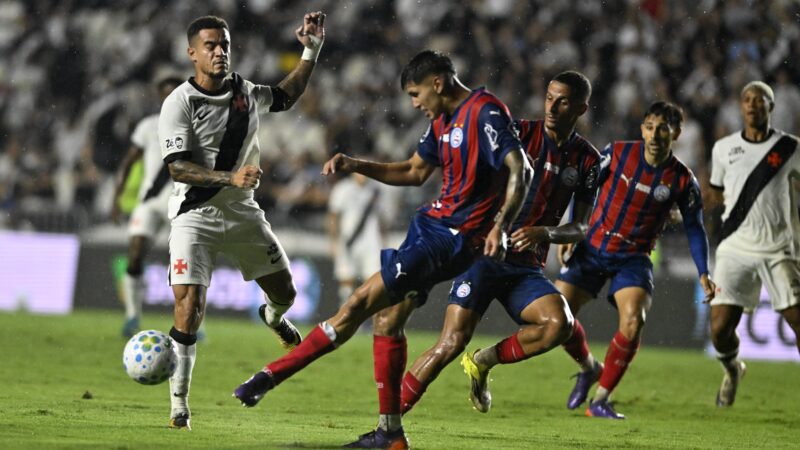 Coutinho é vaiado pela primeira vez em São Januário e recebe apoio de Diniz: “É um presente para o Vasco”