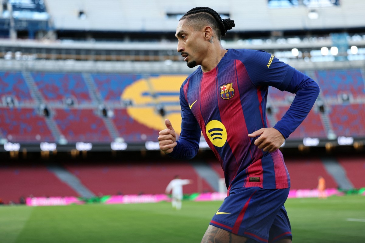 Pressionado após goleada, Flick confirma volta de Raphinha ao Barcelona: “Sentimos falta dele”