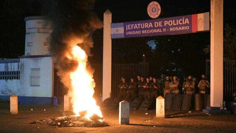 Rebelião policial na Argentina tem queima de pneus e cobrança por melhores salários