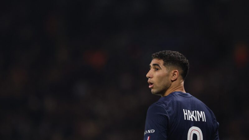Jogador de futebol do PSG Achraf Hakimi será julgado por estupro em Paris