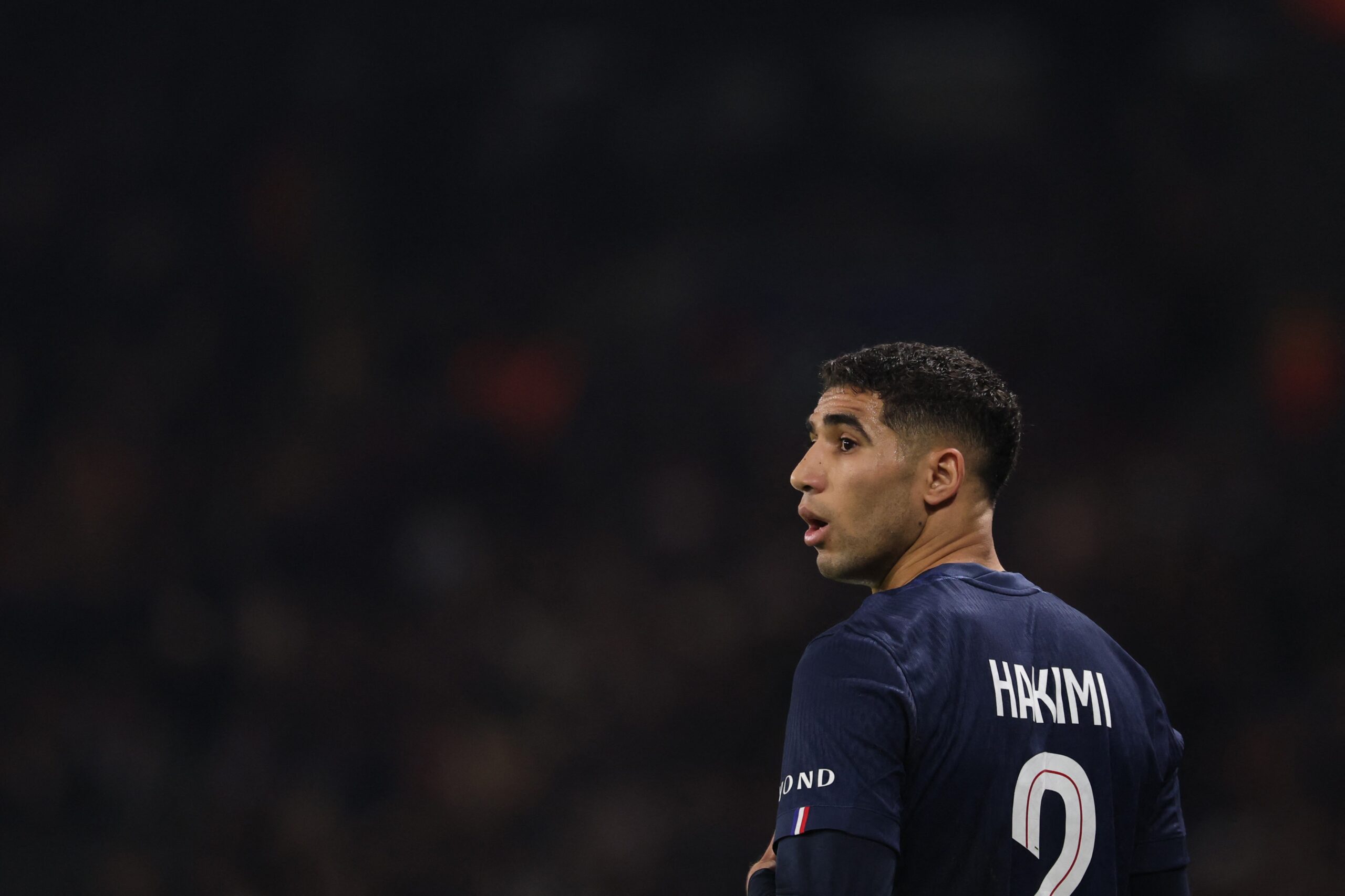 Jogador de futebol do PSG Achraf Hakimi será julgado por estupro em Paris
