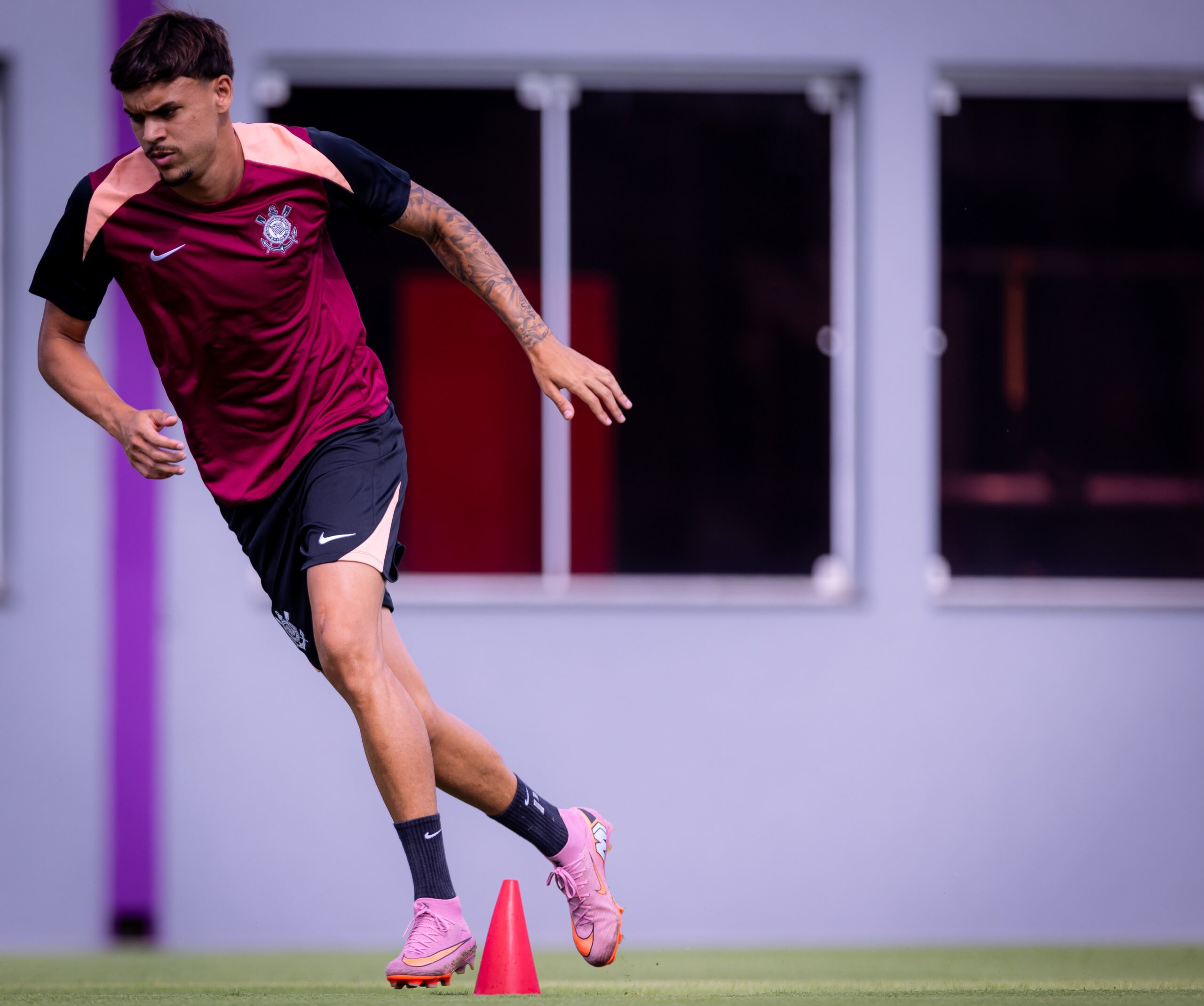 De volta da Itália após negociação frustrada, Tchoca vai em busca de reafirmação no Corinthians