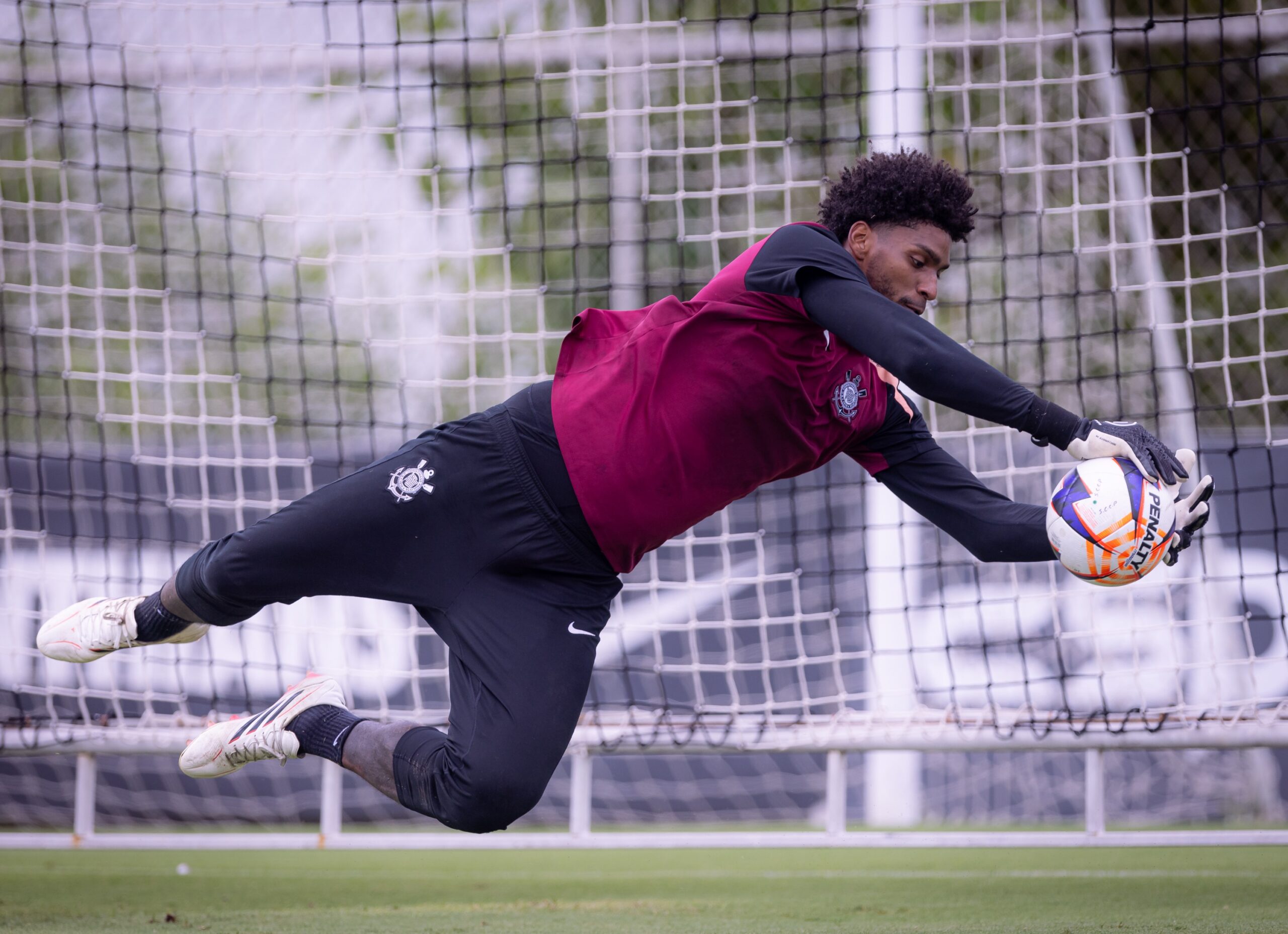 Corinthians recusa proposta de R$ 61,6 milhões do Besiktas, da Turquia, por Hugo Souza