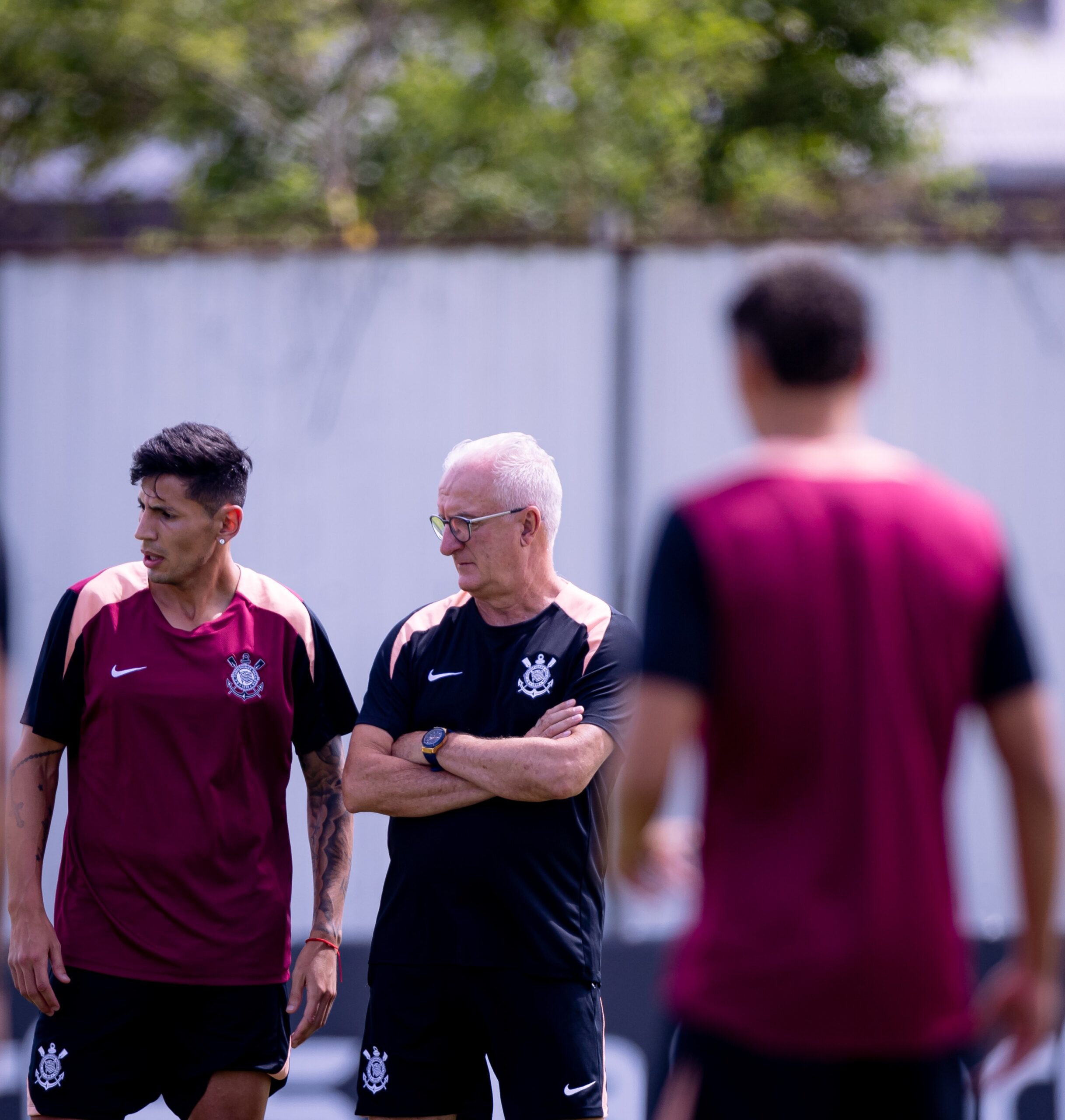 Quando Angileri e Zakaria estreiam pelo Corinthians? Dorival estipula prazo e explica demora