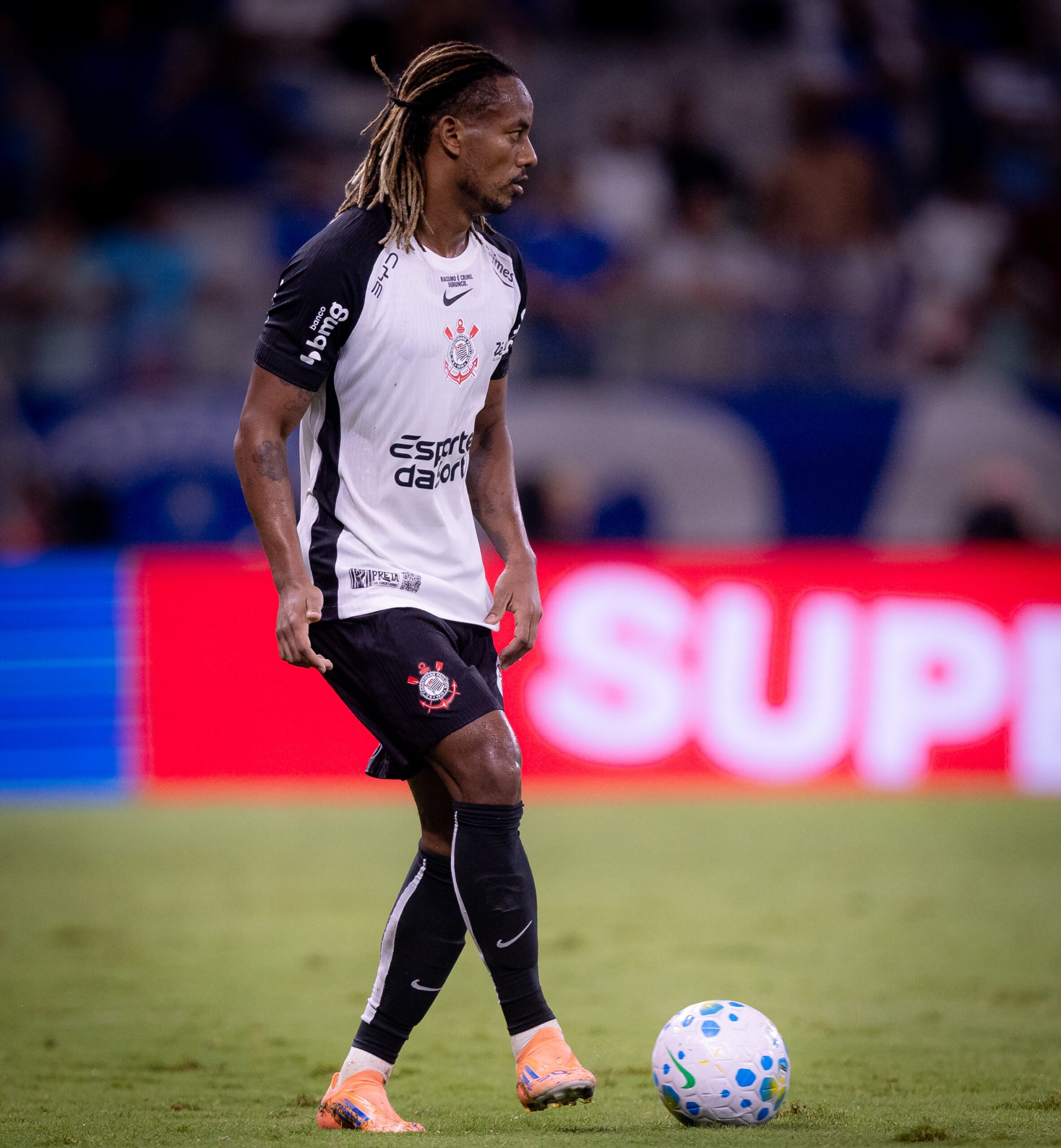 Carrillo volta a jogar partida inteira pelo Corinthians após sete meses, e Dorival o exalta: “Dita ritmo”