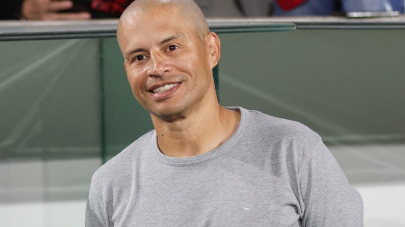 Athletic anuncia Alex como novo técnico