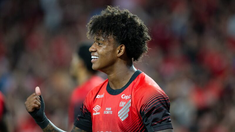 Athletico recebe proposta do Shakhtar Donetsk por Bruninho