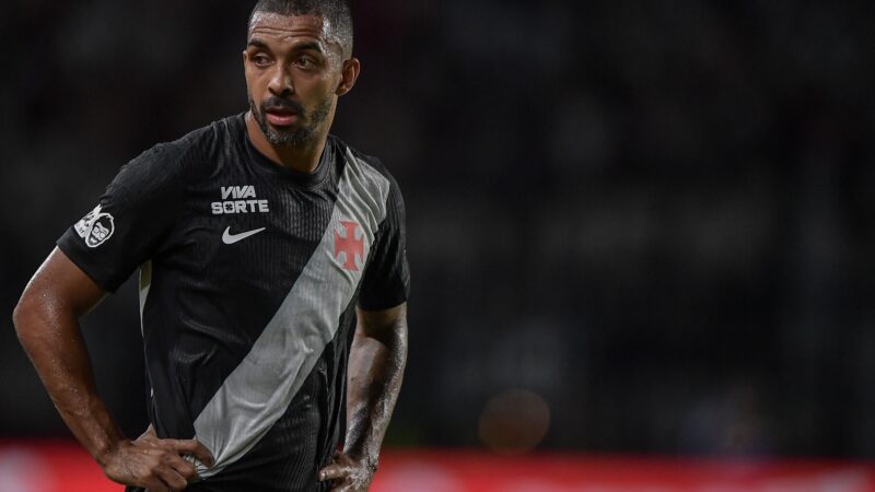 Dúvida contra o Botafogo, Paulo Henrique vê concorrência acirrar com fase artilheira de Puma no Vasco