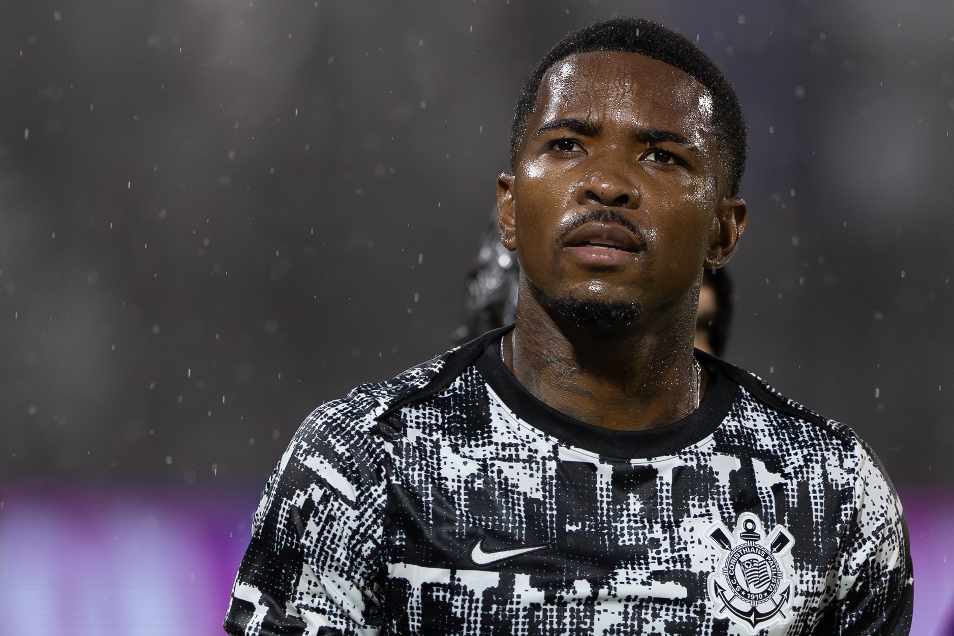 Em negociação avançada com o Vitória, Cacá é liberado de treinamento no Corinthians