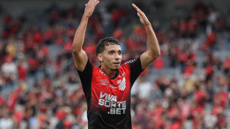 Artilheiro no Athletico, Chiqueti assume protagonismo e pode ser solução caseira para Odair