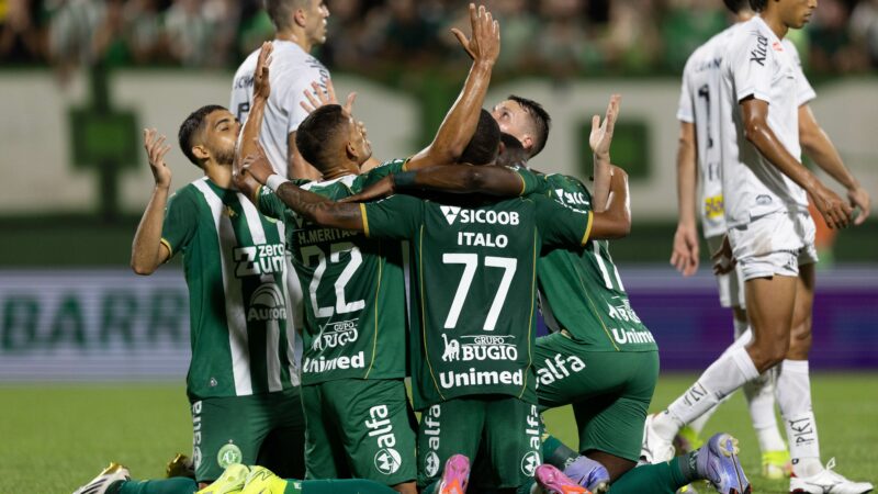 Escalação da Chapecoense: base da estreia mantida e novidades na lista de relacionados