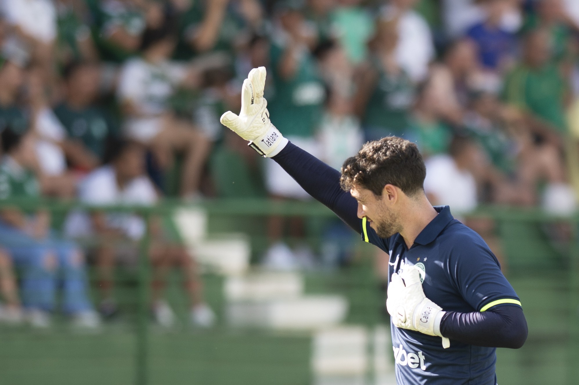 Caíque França se manifesta sobre expulsão no dérbi e agradece apoio da torcida do Guarani