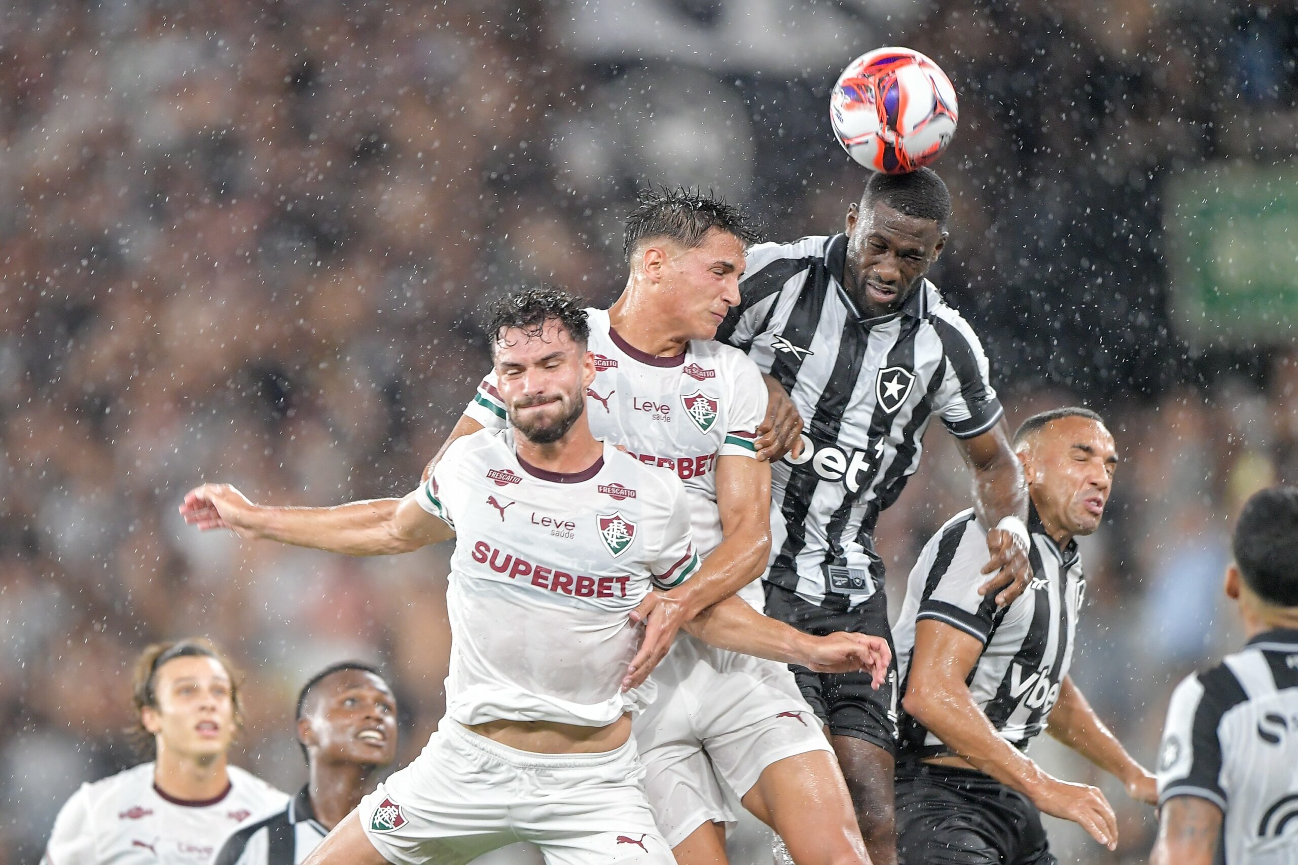 Bastos reestreia após quase um ano, vira opção para Anselmi no Botafogo, mas seguirá controle de carga