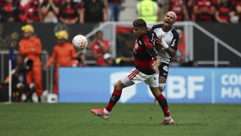 Flamengo x Corinthians: CBF divulga análise do VAR em lance de expulsão de Carrascal