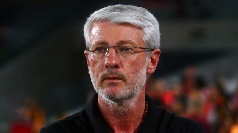 Odair prega respeito após goleada do Athletico e evita falar sobre desacerto com Cetré