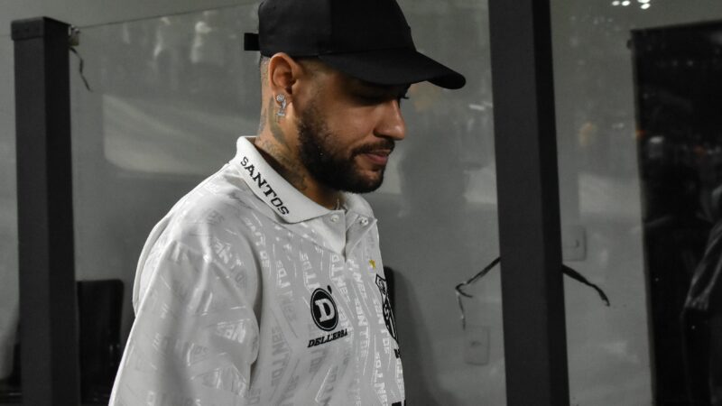 Neymar não descarta aposentar após fim de contrato com o Santos: “Não sei o ano que vem”