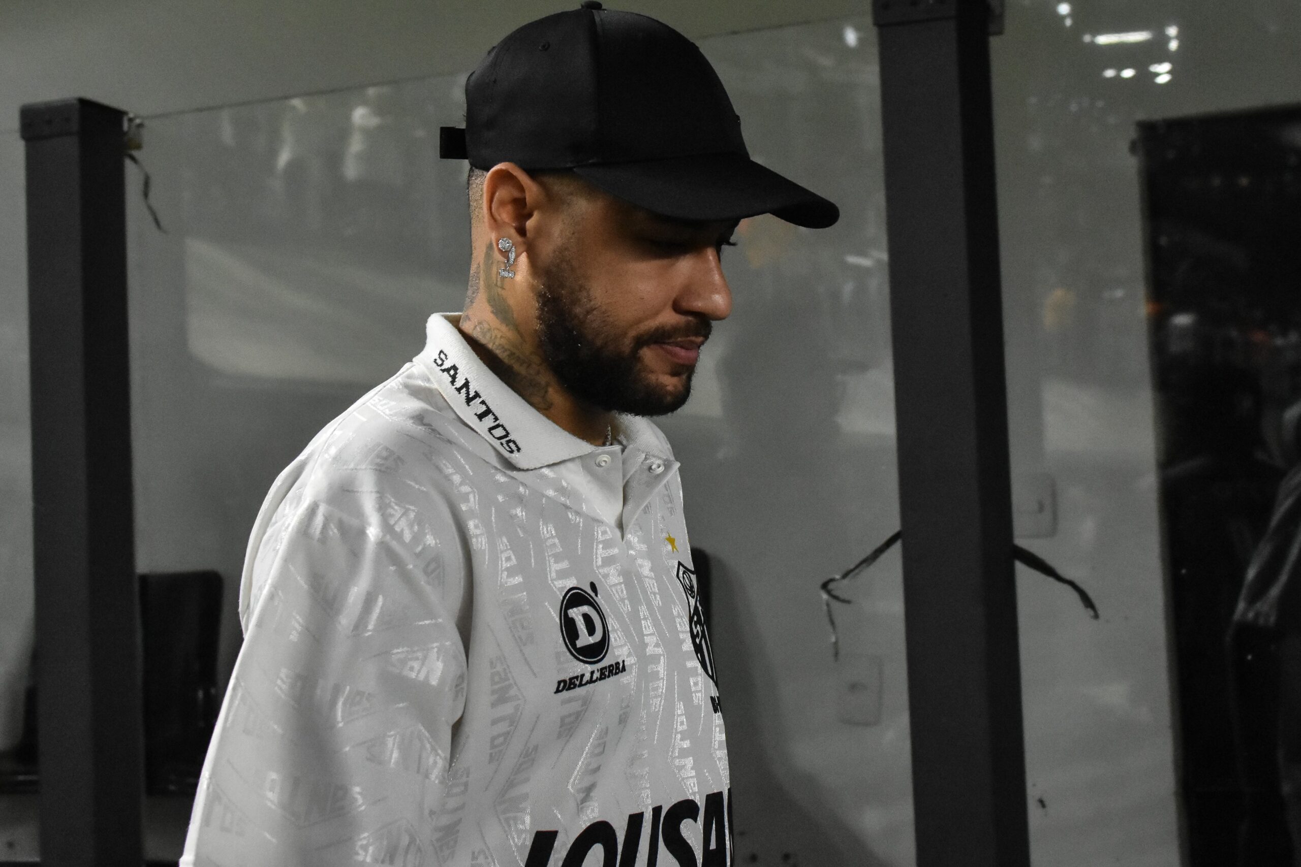 Neymar não descarta aposentar após fim de contrato com o Santos: “Não sei o ano que vem”