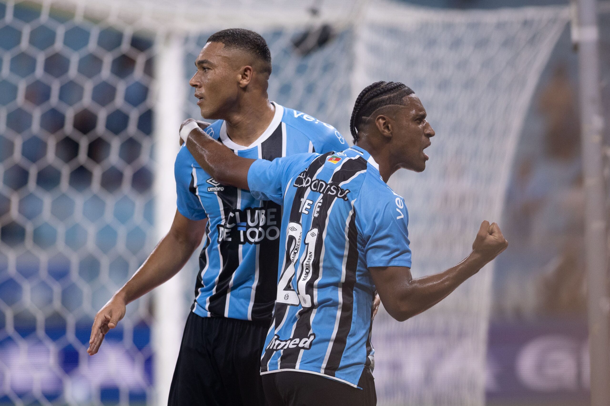 Atuações do Grêmio: Carlos Vinicius e Amuzu lideram vitória sobre o Botafogo; dê suas notas