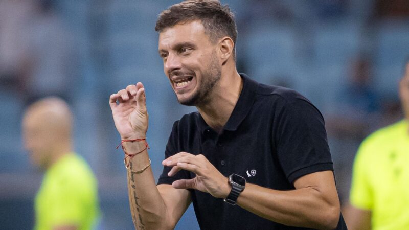 Com elenco curto e punido com transfer ban, Botafogo não projeta mais saídas na janela