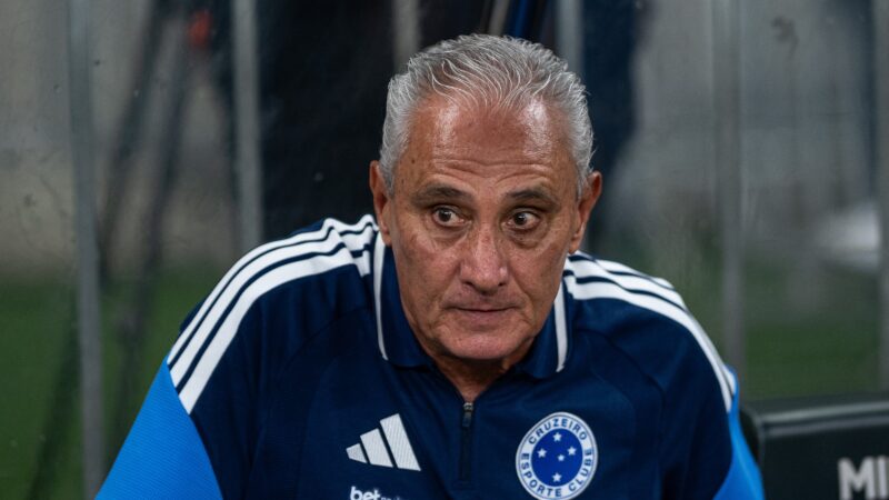 Tite tem reunião no vestiário com dono do Cruzeiro e reage às vaias: “Culpa maior é do técnico”