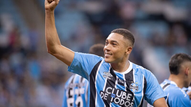 Análise: Grêmio vai mal, Carlos Vinicius vem bem e classificação no Gauchão sai no limite