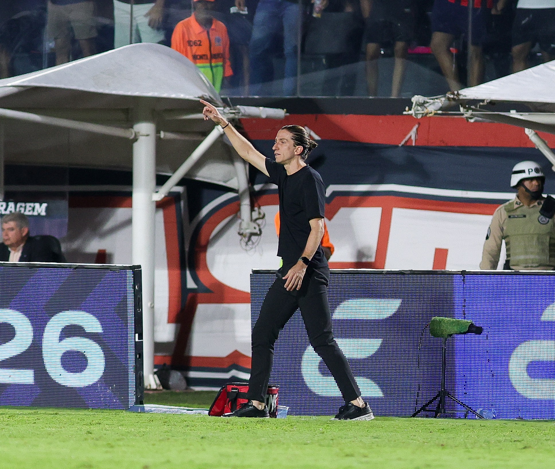 Filipe Luís analisa vitória do Flamengo no Barradão