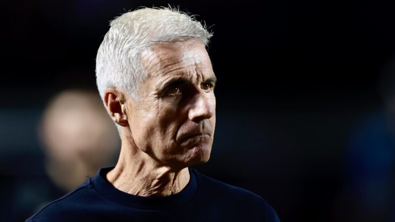 Jogadores e direção do Grêmio pedem tempo para o time melhorar com Luís Castro