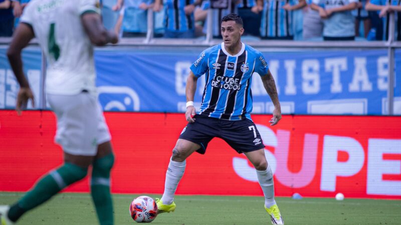 Pavon vira alternativa para lateral direita do Grêmio em momentos de dificuldade