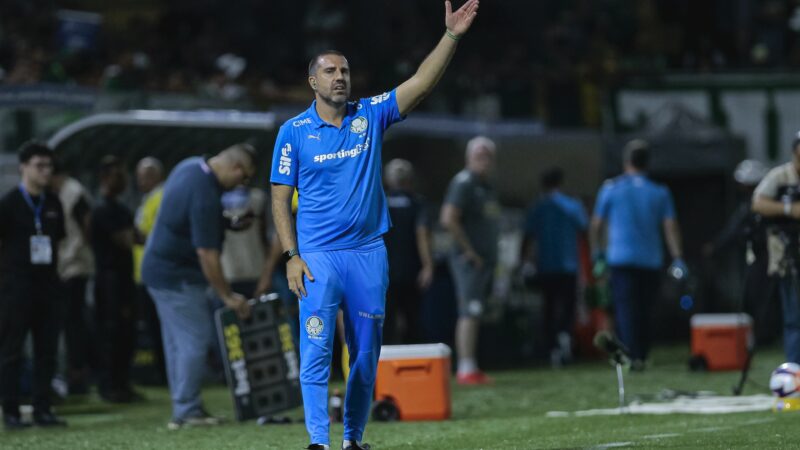 Auxiliar do Palmeiras explica time misto e se desculpa por confusão: “Treinador me xingou por tudo”
