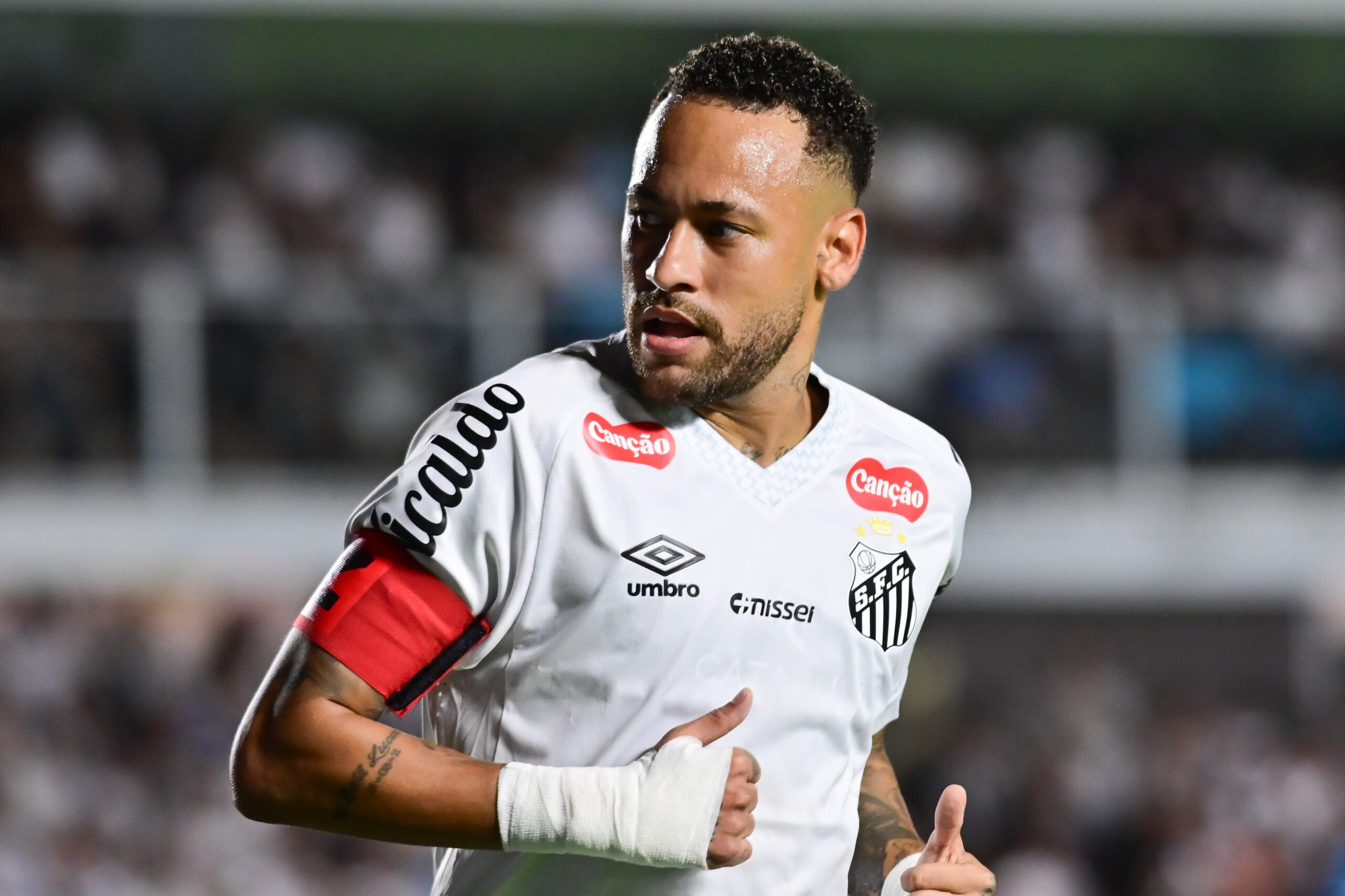 Gol perdido e ousadia: como foi a estreia de Neymar pelo Santos em 2026