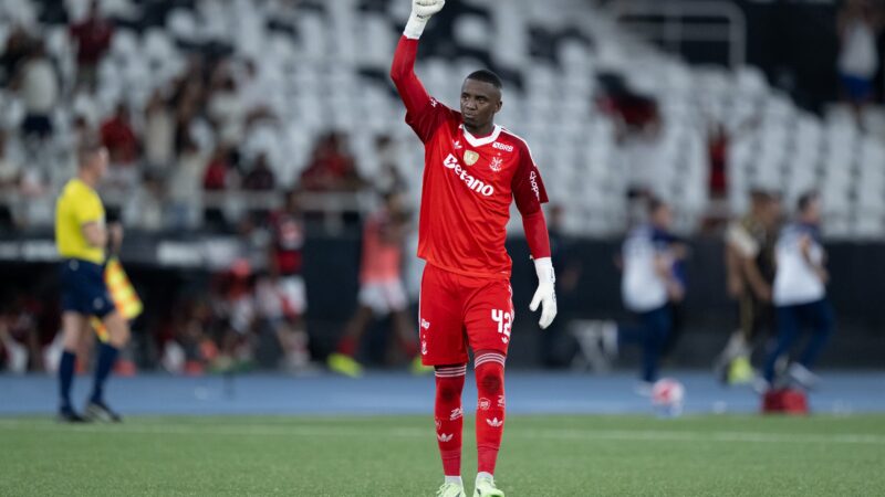 Andrew tira o atraso contra Botafogo e ganha voto de confiança no Flamengo: “Ficaria para os pênaltis”