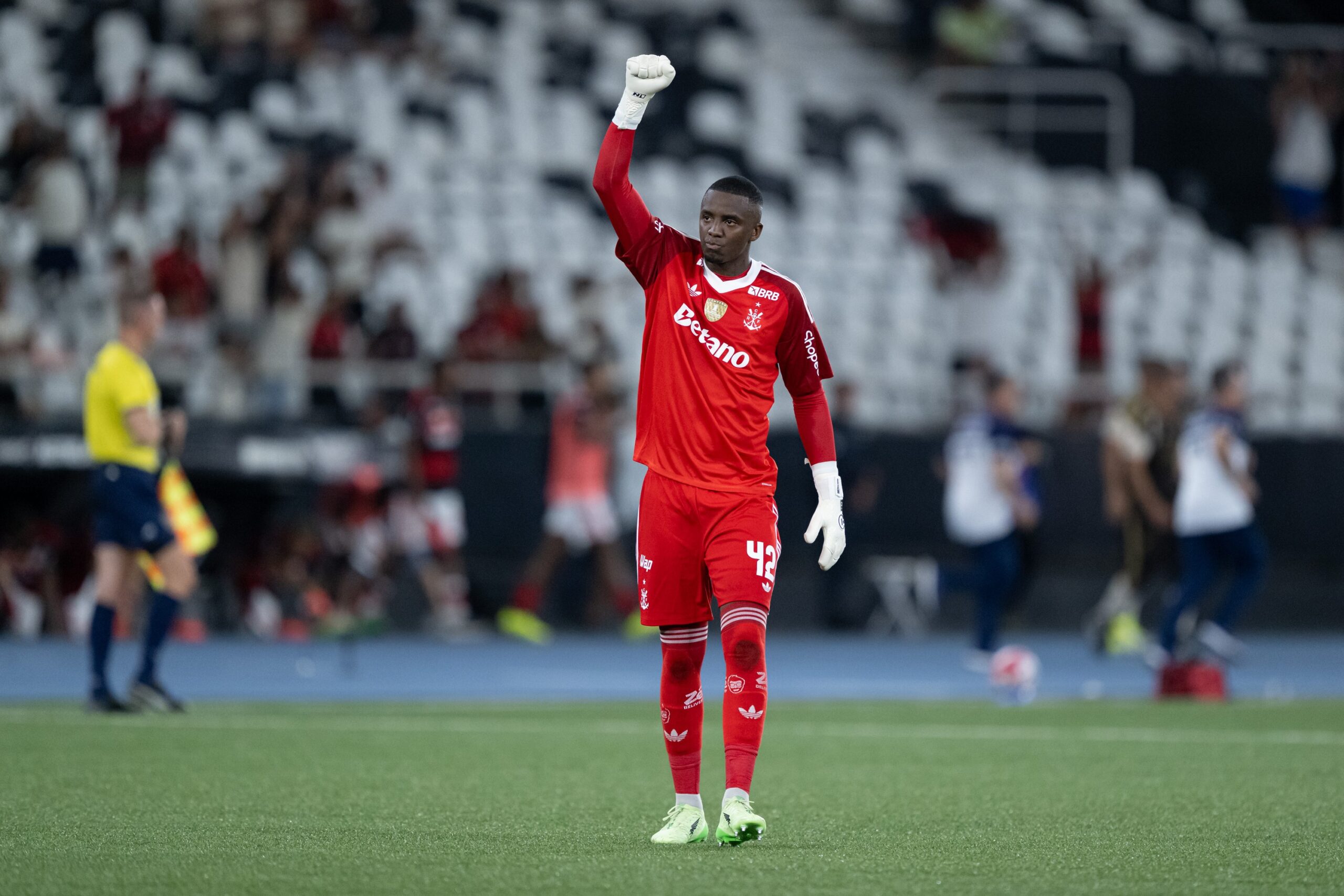 Andrew tira o atraso contra Botafogo e ganha voto de confiança no Flamengo: “Ficaria para os pênaltis”