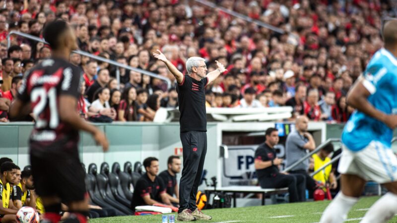 Odair se desculpa por eliminação do Athletico e explica time reserva: “Responsabilidade minha”