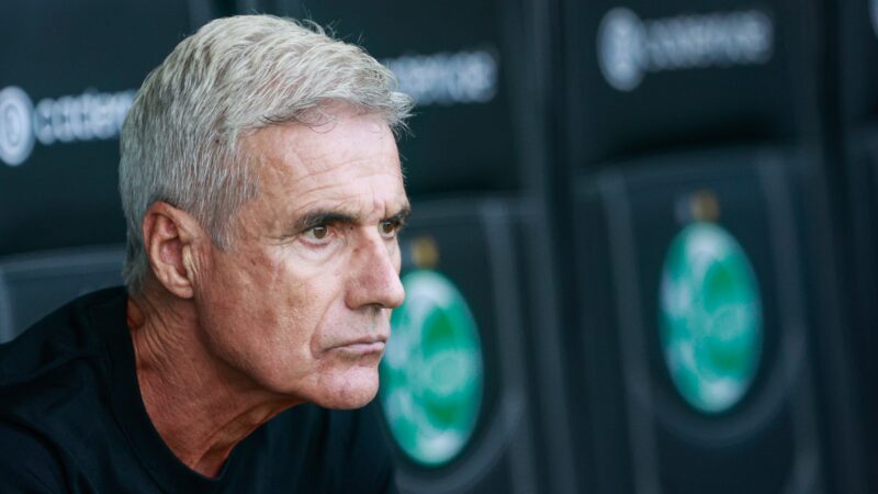 Luís Castro evita comentário sobre favorito nos Gre-Nais, explica time com três volantes e uso de jovens