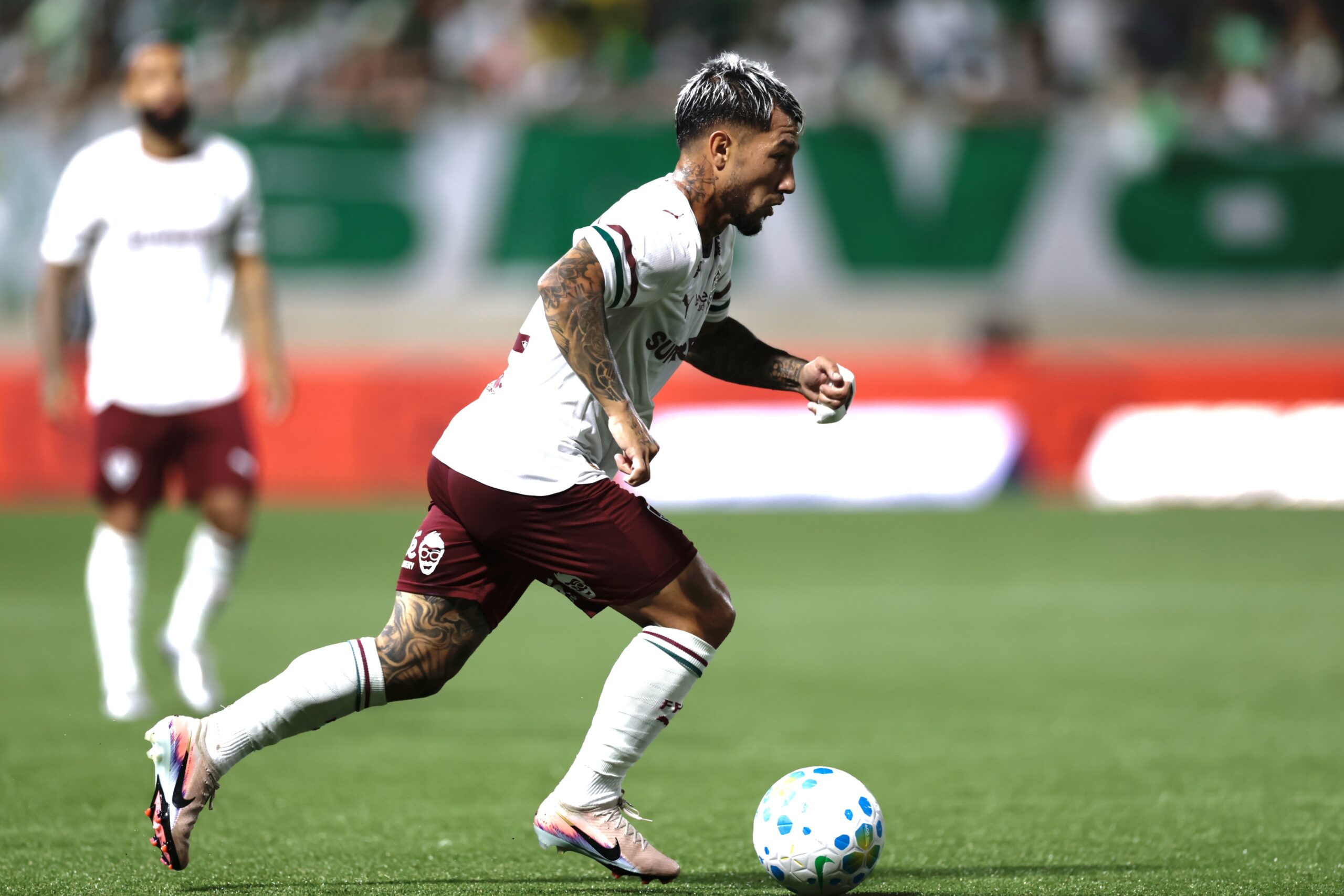 Bernal deve desfalcar o Fluminense por um mês; Lucho não tem lesão detectada