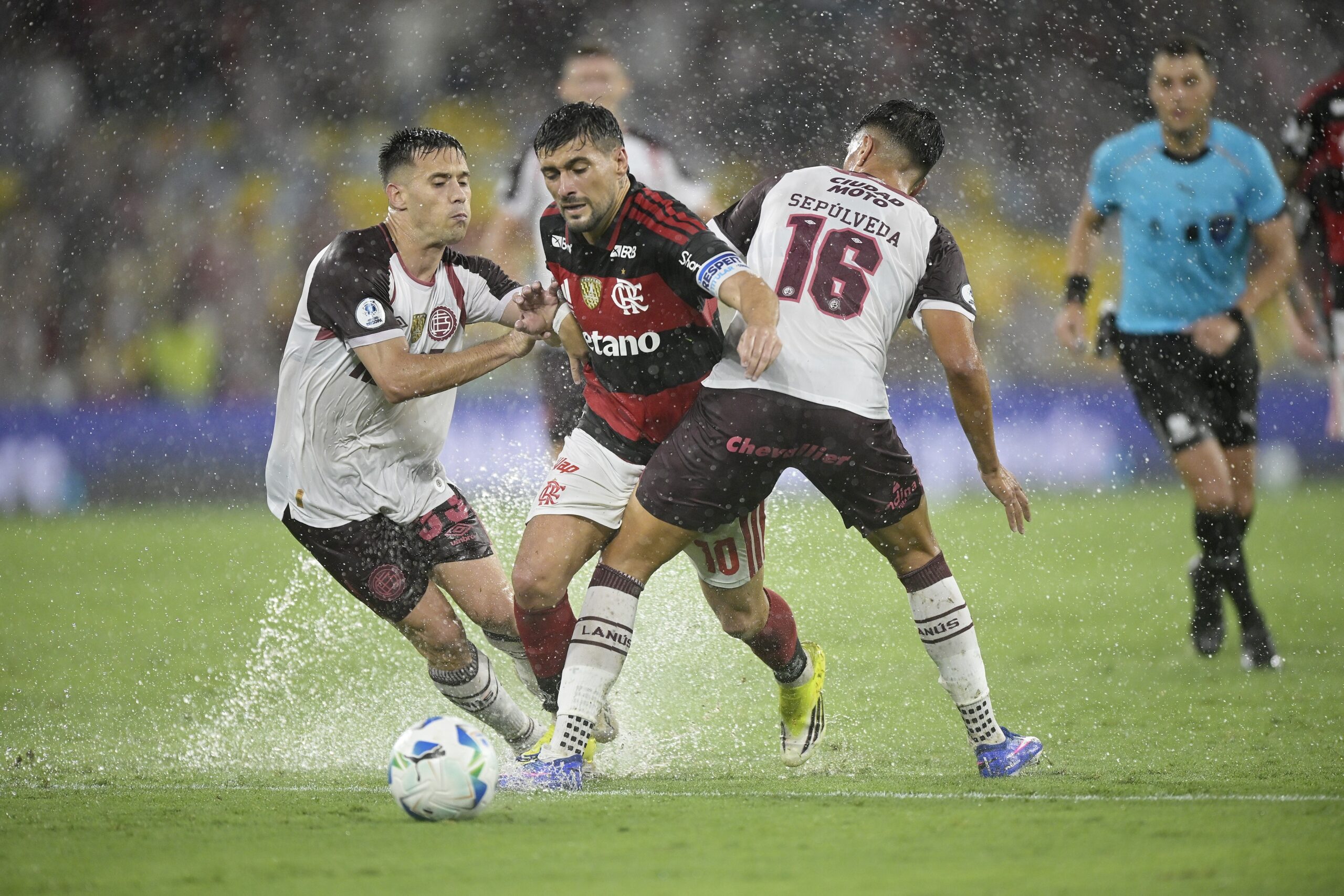 Flamengo 2 x 3 Lanús: veja os melhores momentos