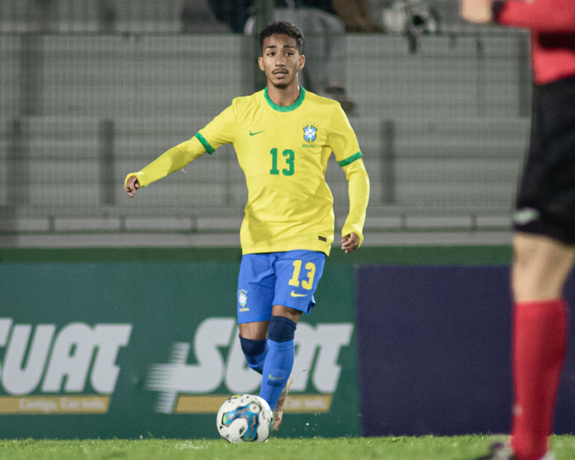 Arthur supera início difícil com lesão no Leverkusen, se firma na Alemanha e sonha com Seleção