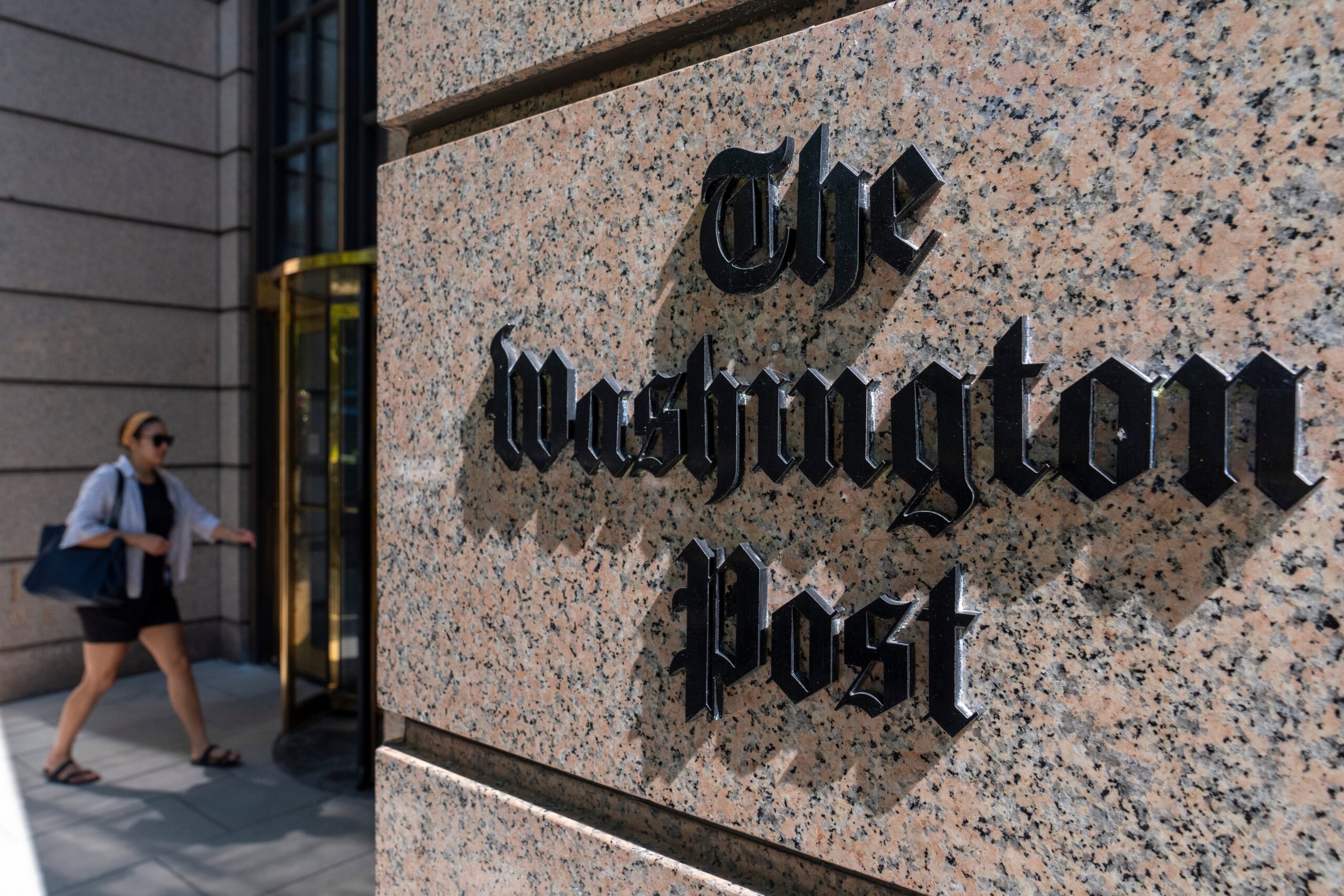 Washington Post, de Jeff Bezos, promove demissões em massa e reduz um terço da equipe