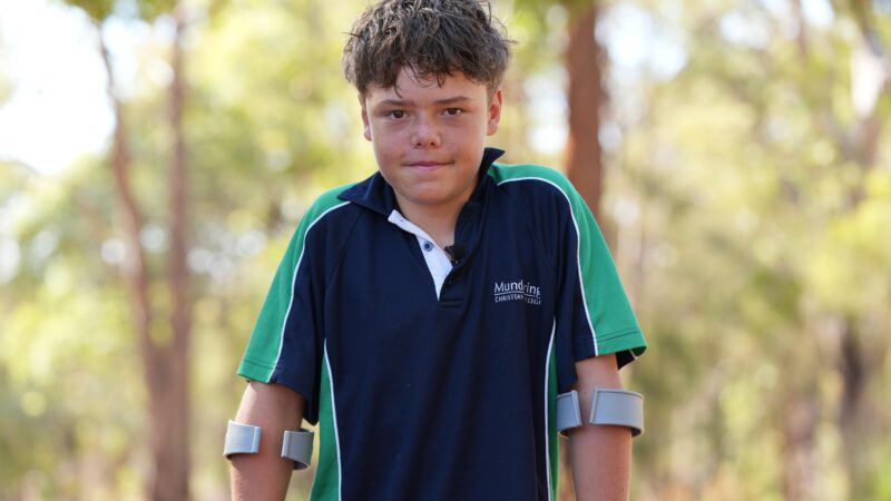 ‘Não acho que sou herói’: o menino que nadou de forma ‘sobre-humana’ por 4 horas para salvar a mãe e os irmãos