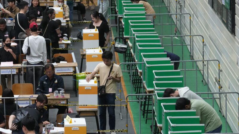 Eleições na Tailândia: contagem inicial coloca partido aliado aos conservadores na liderança