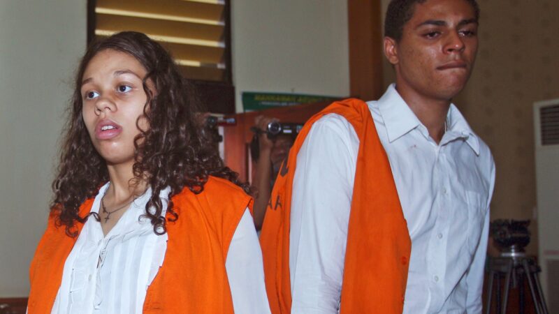 Americano é deportado da Indonésia após matar a sogra e esconder corpo em mala durante viagem de luxo