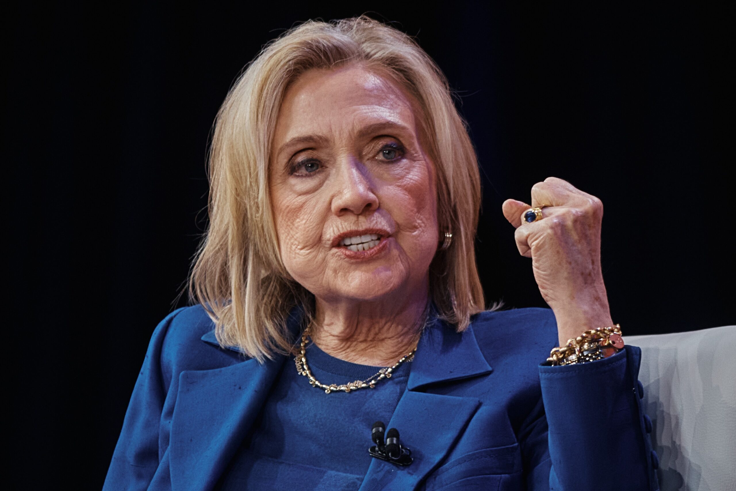 Hillary diz ter certeza de que Bill Clinton não sabe nada sobre os crimes de Epstein