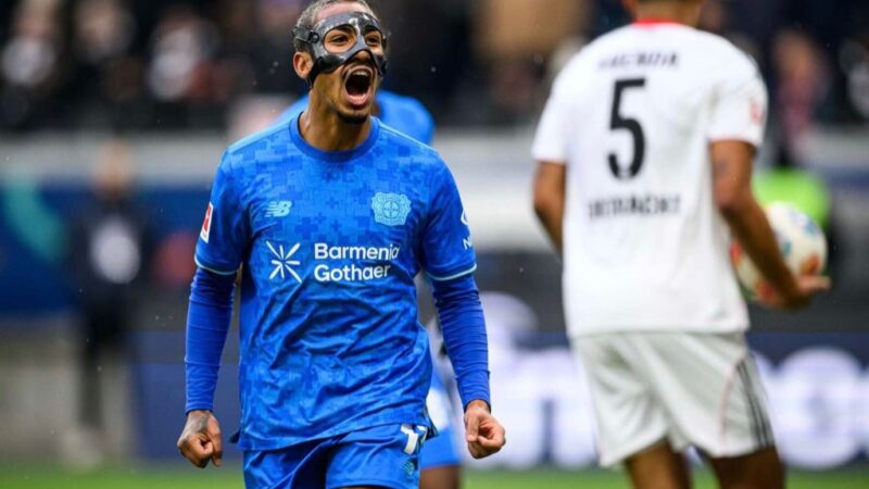 Após gol em vitória do Leverkusen, lateral Arthur fala em voltar à Seleção: “Sonho com a Copa”